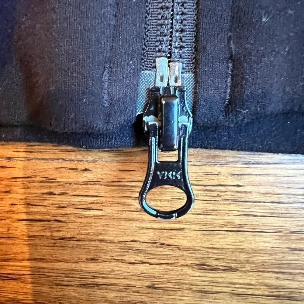 LULULEMON Vintage Define zip up jacket with hood black size 6